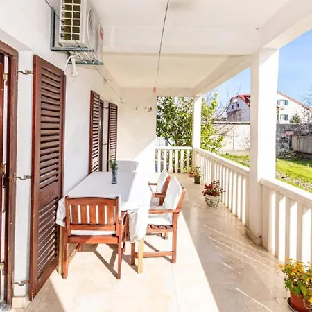 Sunny And Sleek Kastel Novi With Terrace Appartamento *